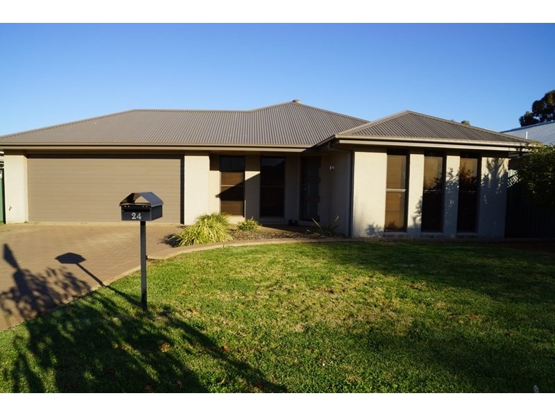 24 Lansdowne Drive, Dubbo NSW 2830