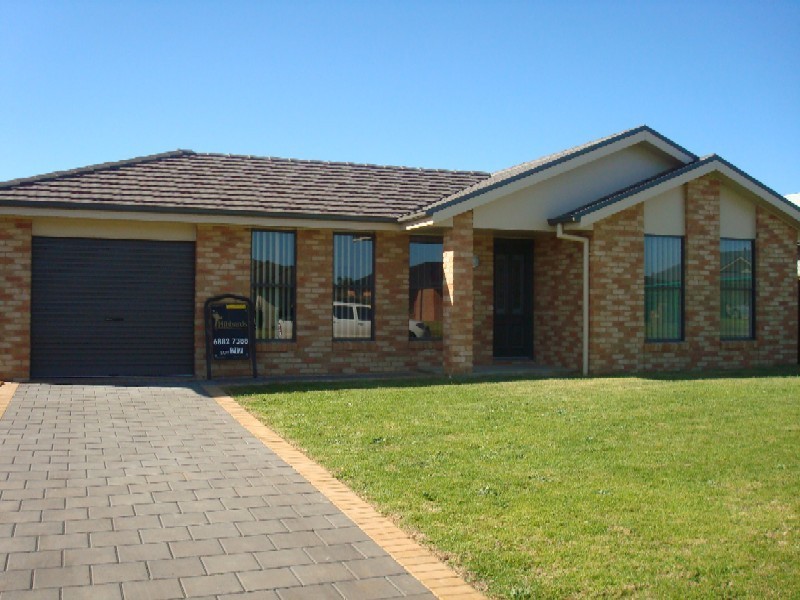 12 Arthur Summons Street, Dubbo NSW 2830