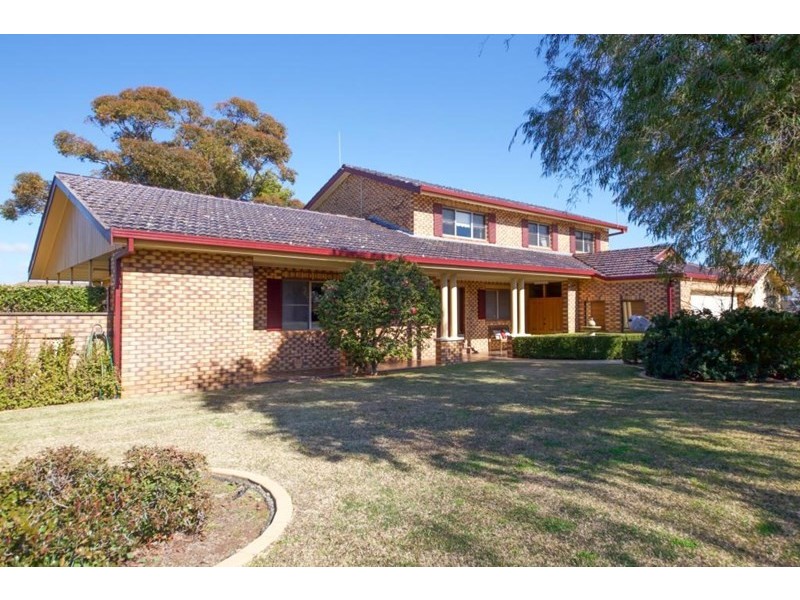 15 Beveridge Crescent, Dubbo NSW 2830