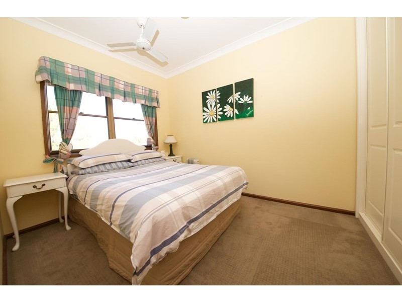 15 Beveridge Crescent, Dubbo NSW 2830