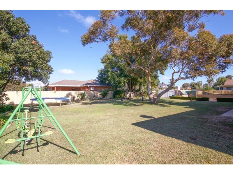 15 Beveridge Crescent, Dubbo NSW 2830