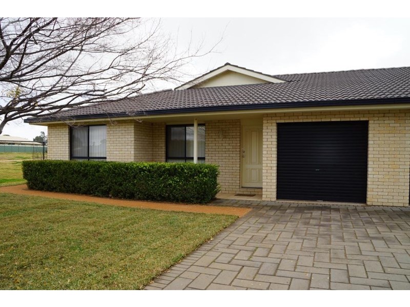 9B Ironbark Close, Dubbo NSW 2830