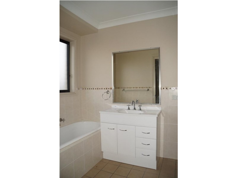 9B Ironbark Close, Dubbo NSW 2830