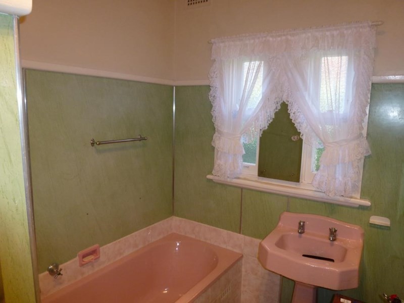 2 Lovett Avenue, Dubbo NSW 2830