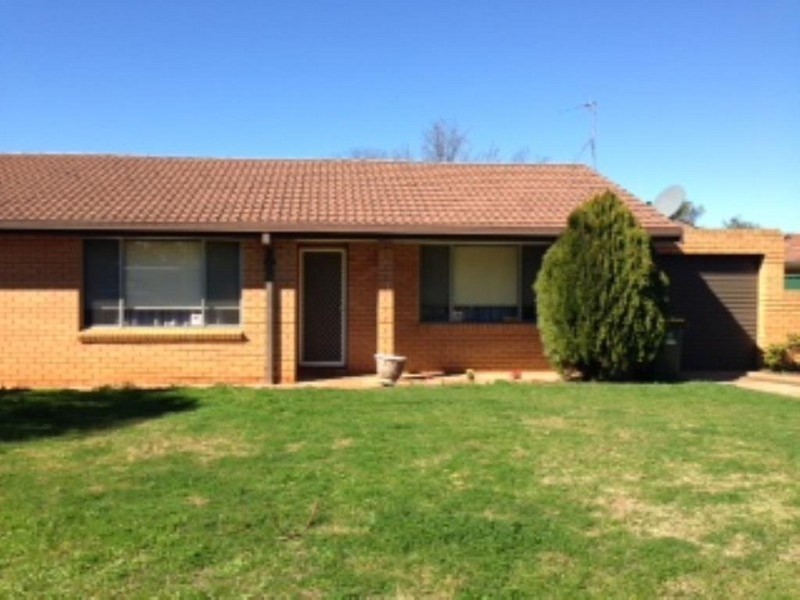 2B Greenway Place, Dubbo NSW 2830