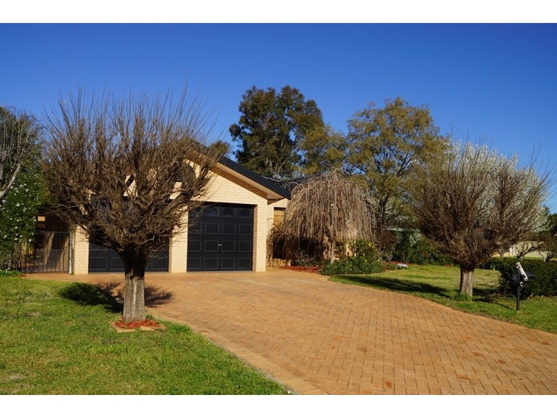 18 Castlereagh Avenue, Dubbo NSW 2830