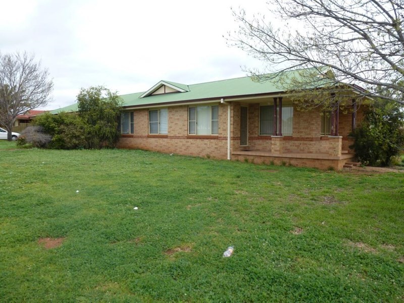 1 and 2/12 John Glenn Place, Dubbo NSW 2830