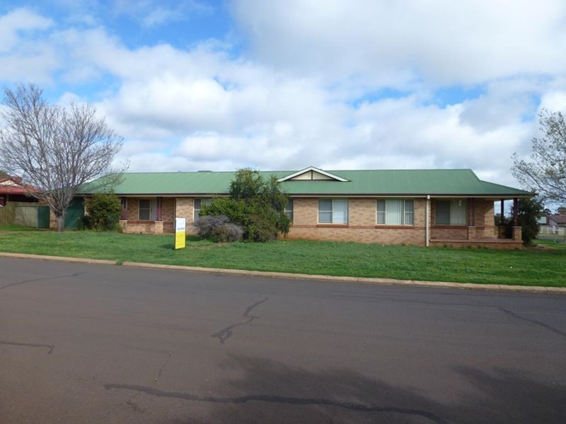 1 and 2/12 John Glenn Place, Dubbo NSW 2830