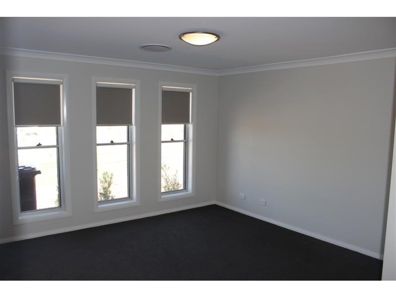 2 Champagne Drive, Dubbo NSW 2830