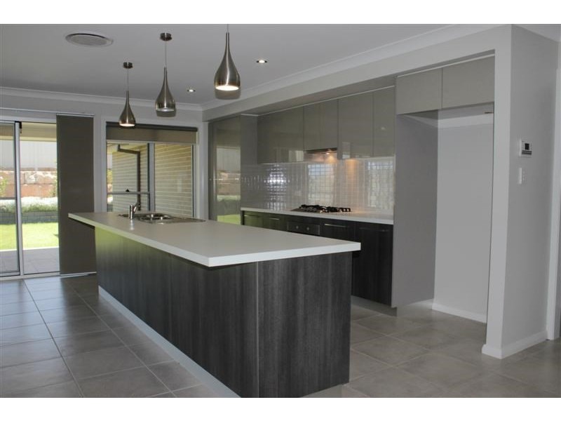 2 Champagne Drive, Dubbo NSW 2830