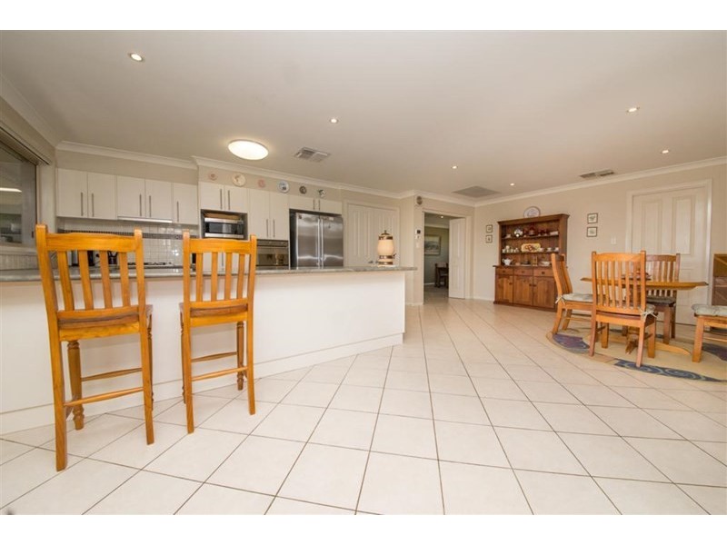 14 Noccundra Place, Dubbo NSW 2830