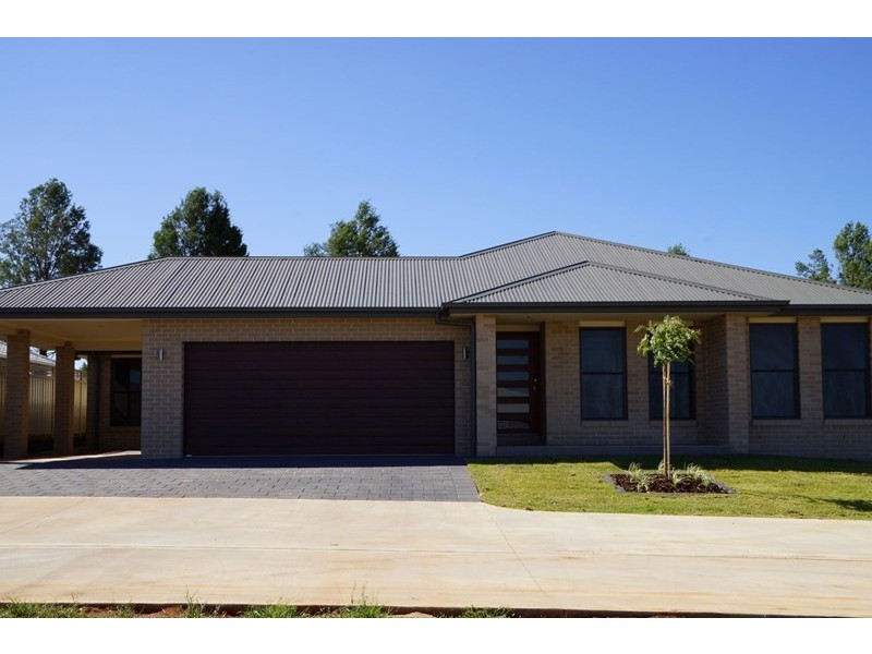 49 Champagne Drive, Dubbo NSW 2830