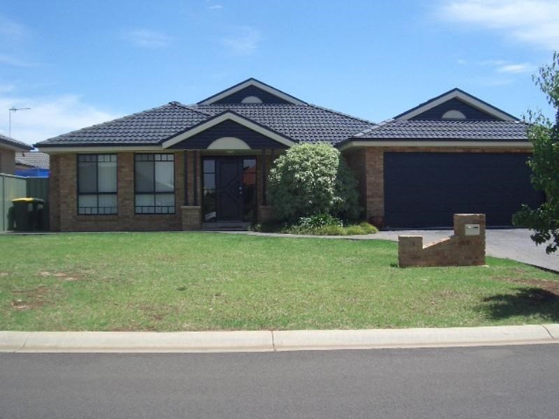 3 Hawkesbury Place, Dubbo NSW 2830