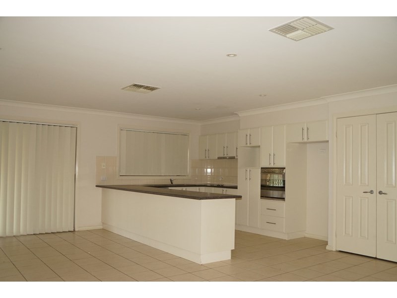 3 Hawkesbury Place, Dubbo NSW 2830