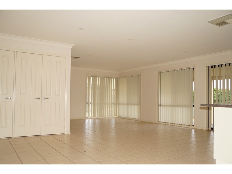 3 Hawkesbury Place, Dubbo NSW 2830