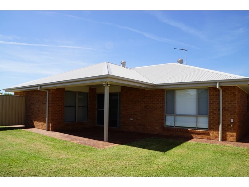 2 Dal Santo Court, Dubbo NSW 2830