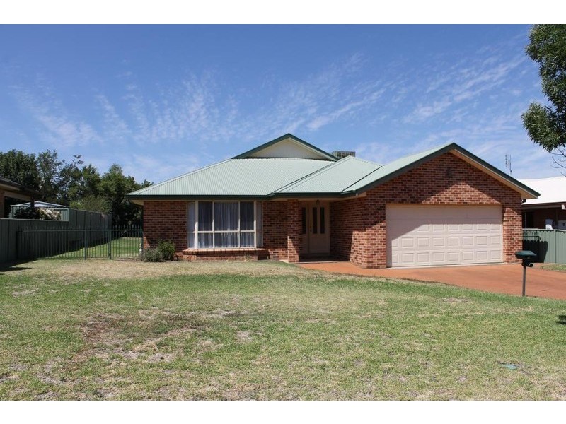 15 Dulhunty Avenue, Dubbo NSW 2830