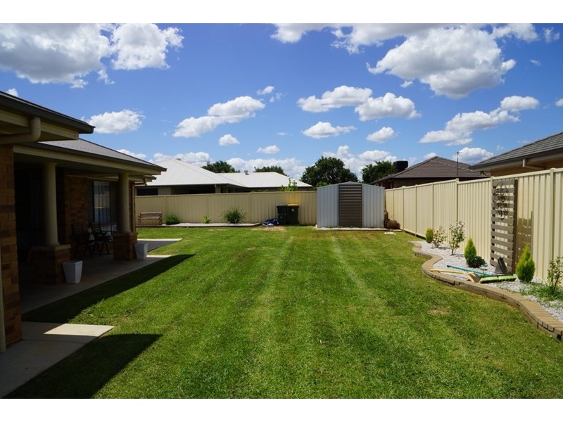 17 Sunvale Avenue, Dubbo NSW 2830