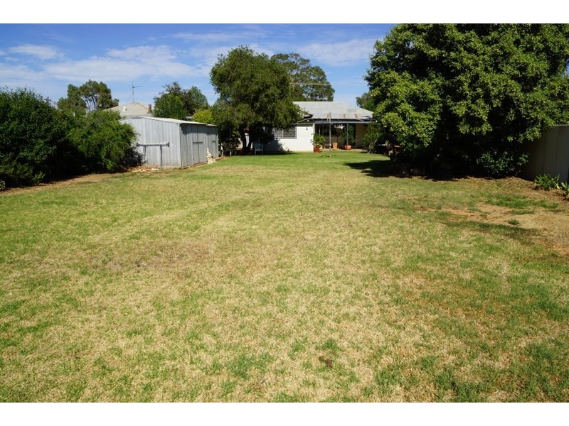 21 Algalah Street, Narromine NSW 2821