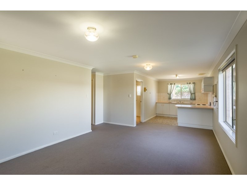 2/7 Robinson Avenue, Dubbo NSW 2830