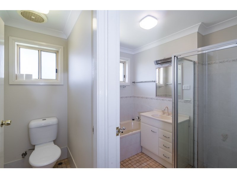 2/7 Robinson Avenue, Dubbo NSW 2830