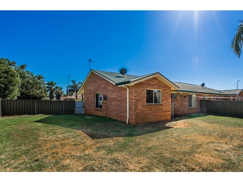 2/7 Robinson Avenue, Dubbo NSW 2830