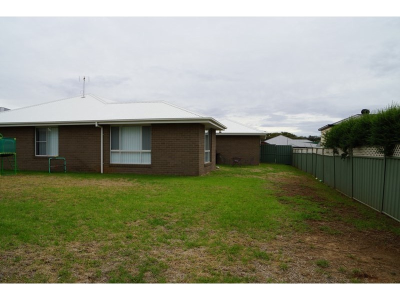 18 Lincoln Parkway, Dubbo NSW 2830