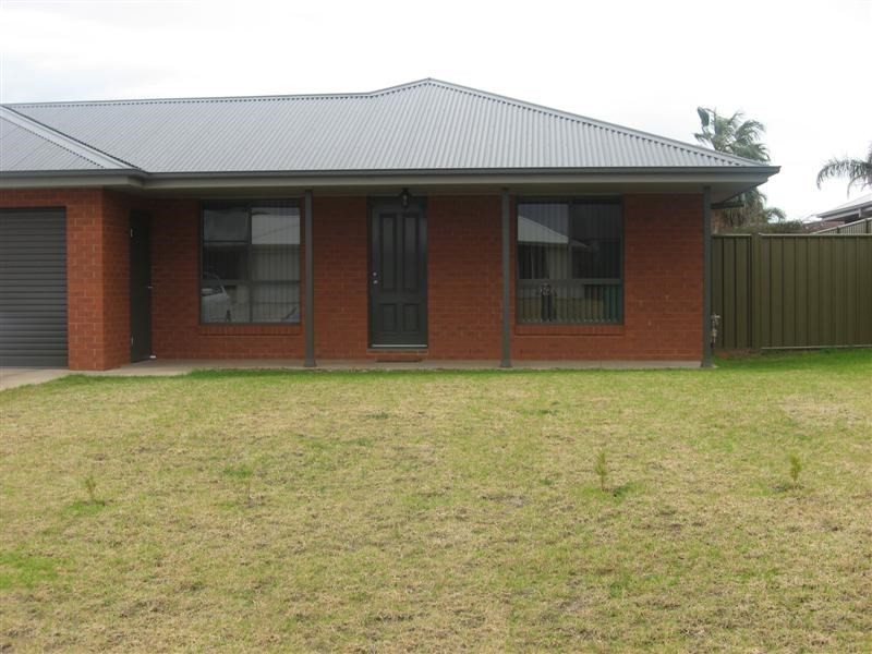 2B Thornett Place, Dubbo NSW 2830