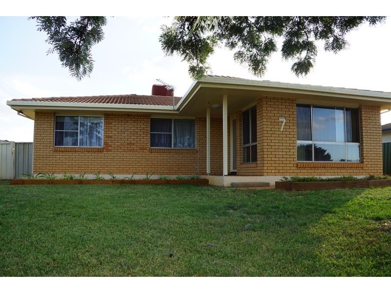 7 Burge Place, Dubbo NSW 2830