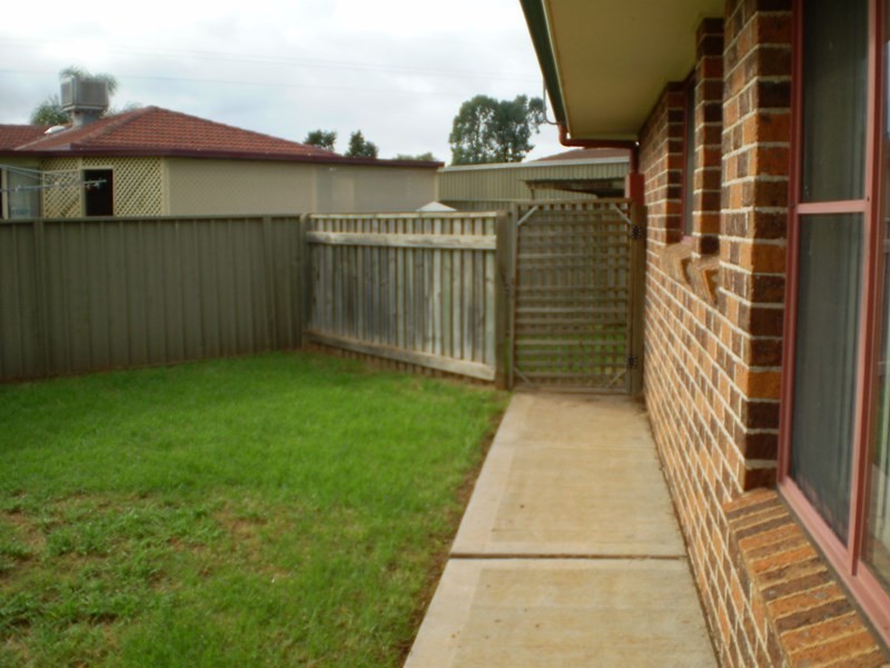 8A John Glenn Place, Dubbo NSW 2830