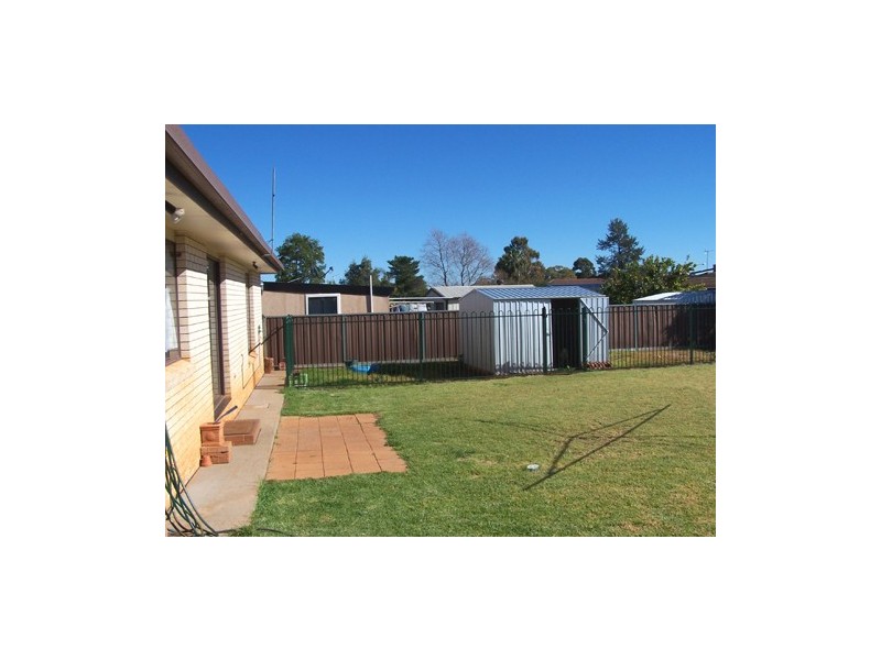 12 Hopkins Parade, Dubbo NSW 2830