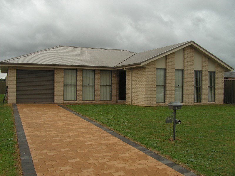 16 Arthur Summons Street, Dubbo NSW 2830