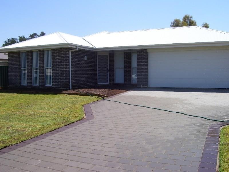 18 Dunheven Circle, Dubbo NSW 2830