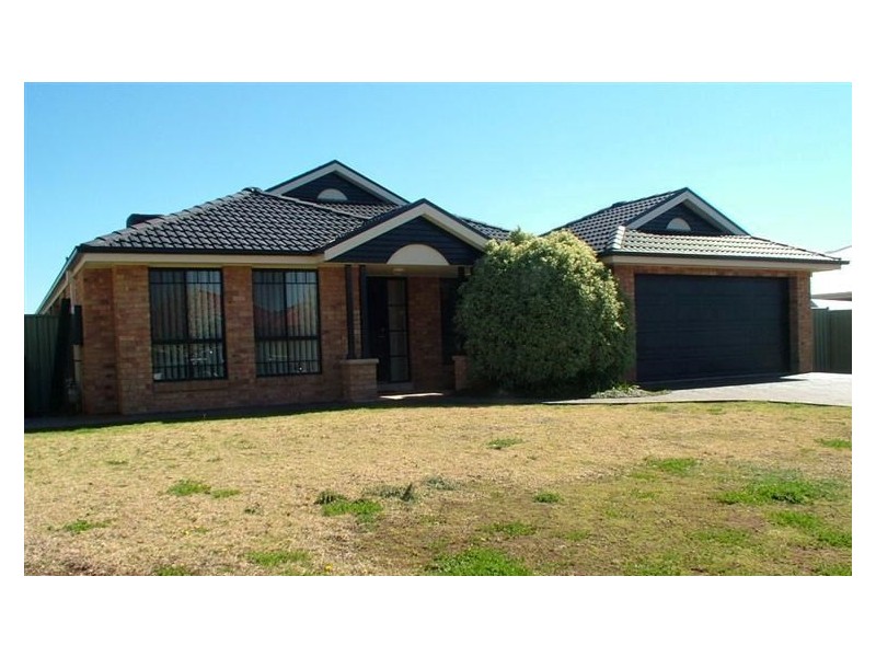 3 Hawkesbury Place, Dubbo NSW 2830