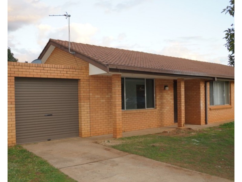 2A Greenway Place, Dubbo NSW 2830