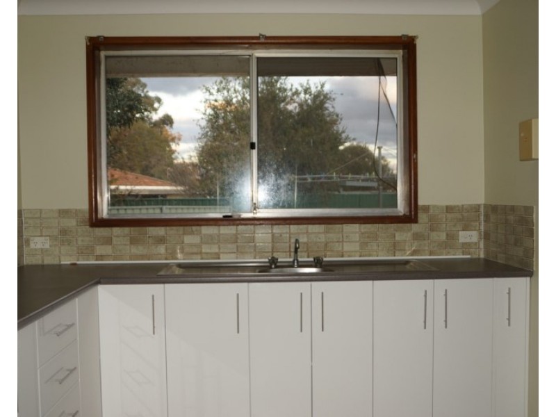 2A Greenway Place, Dubbo NSW 2830