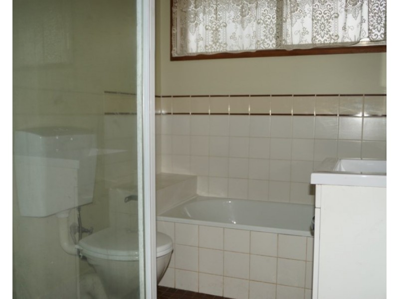 2A Greenway Place, Dubbo NSW 2830