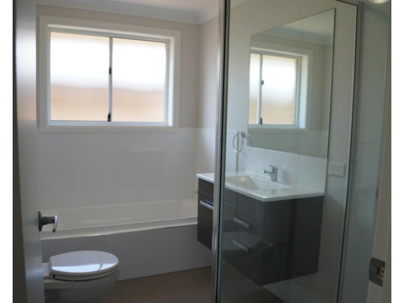 8 Dalbeattie Crescent, Dubbo NSW 2830