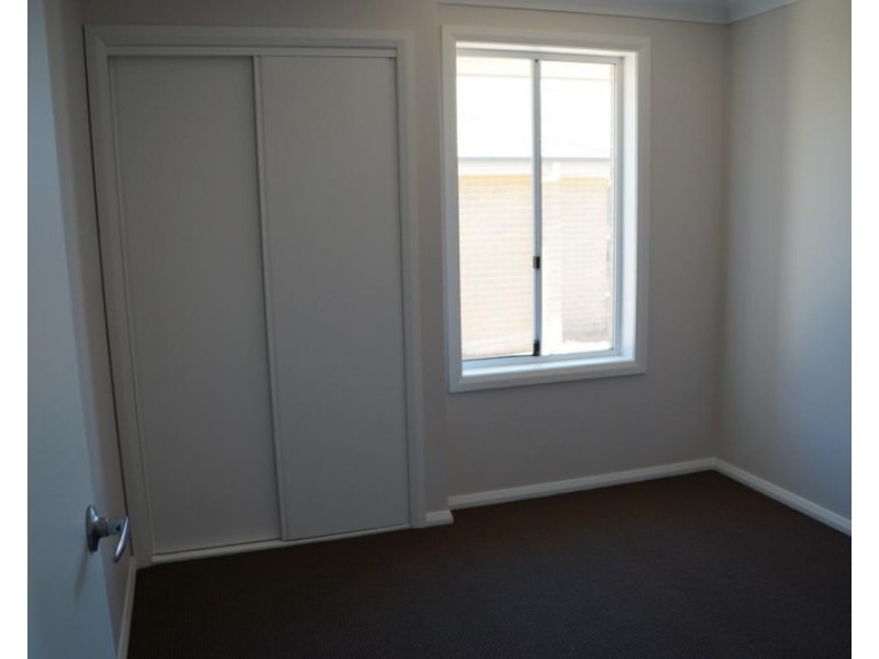 8 Dalbeattie Crescent, Dubbo NSW 2830