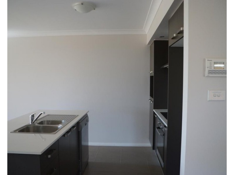 8 Dalbeattie Crescent, Dubbo NSW 2830