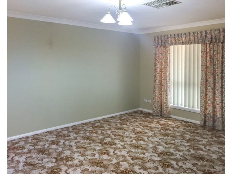 18 Jacqueline Drive, Dubbo NSW 2830
