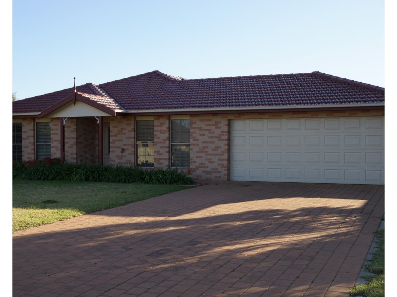 8 William Farrer Drive, Dubbo NSW 2830