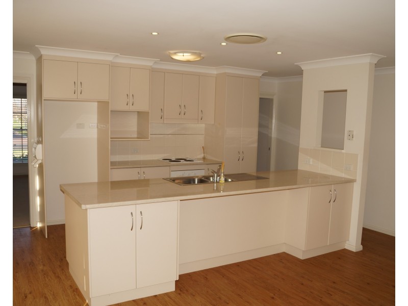 8 William Farrer Drive, Dubbo NSW 2830
