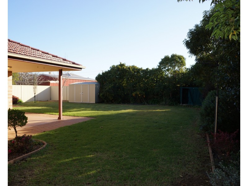 8 William Farrer Drive, Dubbo NSW 2830
