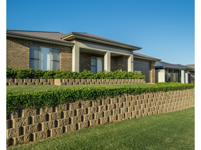 13 Ellenborough Avenue, Dubbo NSW 2830