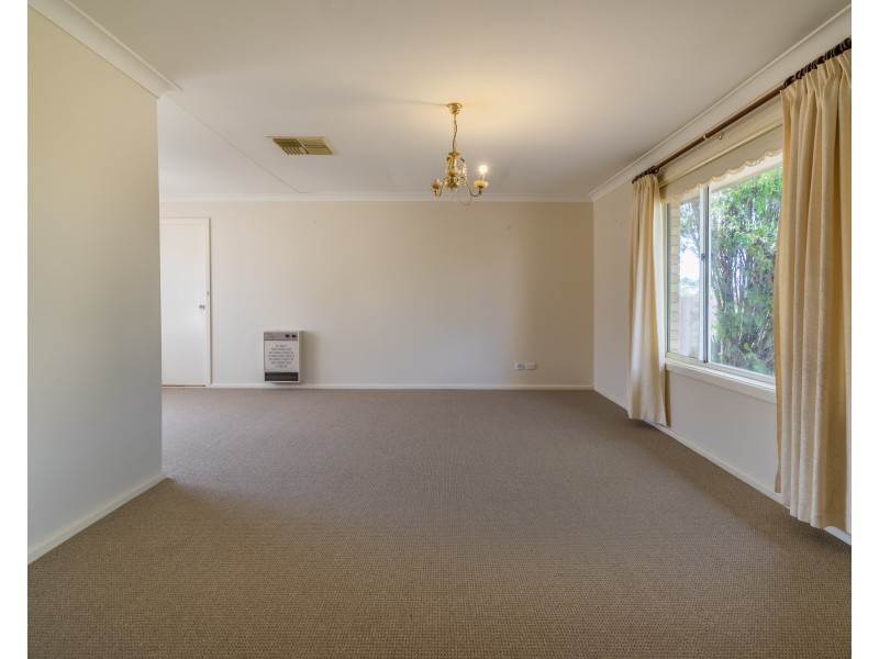 12 Page Avenue, Dubbo NSW 2830