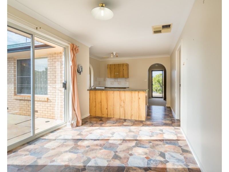 12 Page Avenue, Dubbo NSW 2830