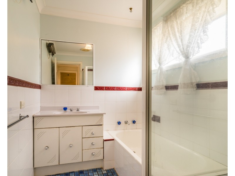 12 Page Avenue, Dubbo NSW 2830