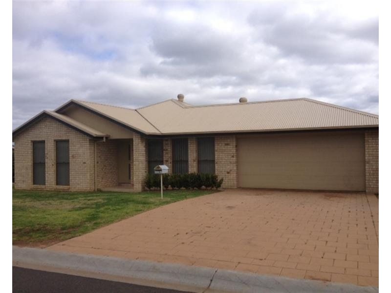 23A Dunheved Circle, Dubbo NSW 2830