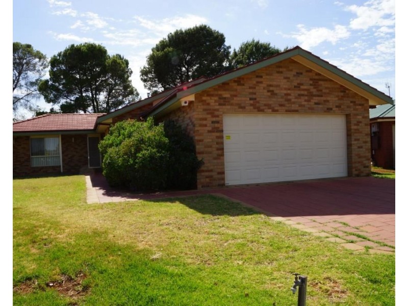 5 Hakea Place, Dubbo NSW 2830